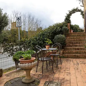  Appartamento Enchanting Flat With Patio In Abbadia A Isola Italia